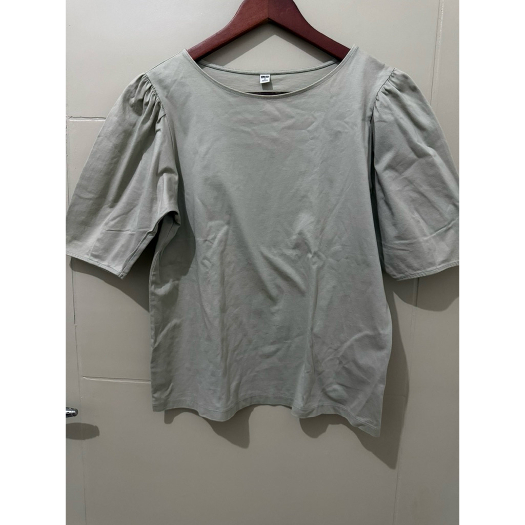 Uniqlo Puffy Blouse Sage Green