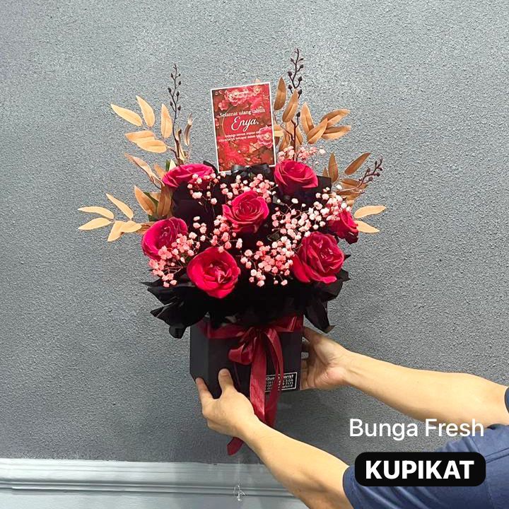 Dqueen florist- Bunga box-Buket-standing flowers-hampers-papan balon-Bloombox / custom / ultah / bir