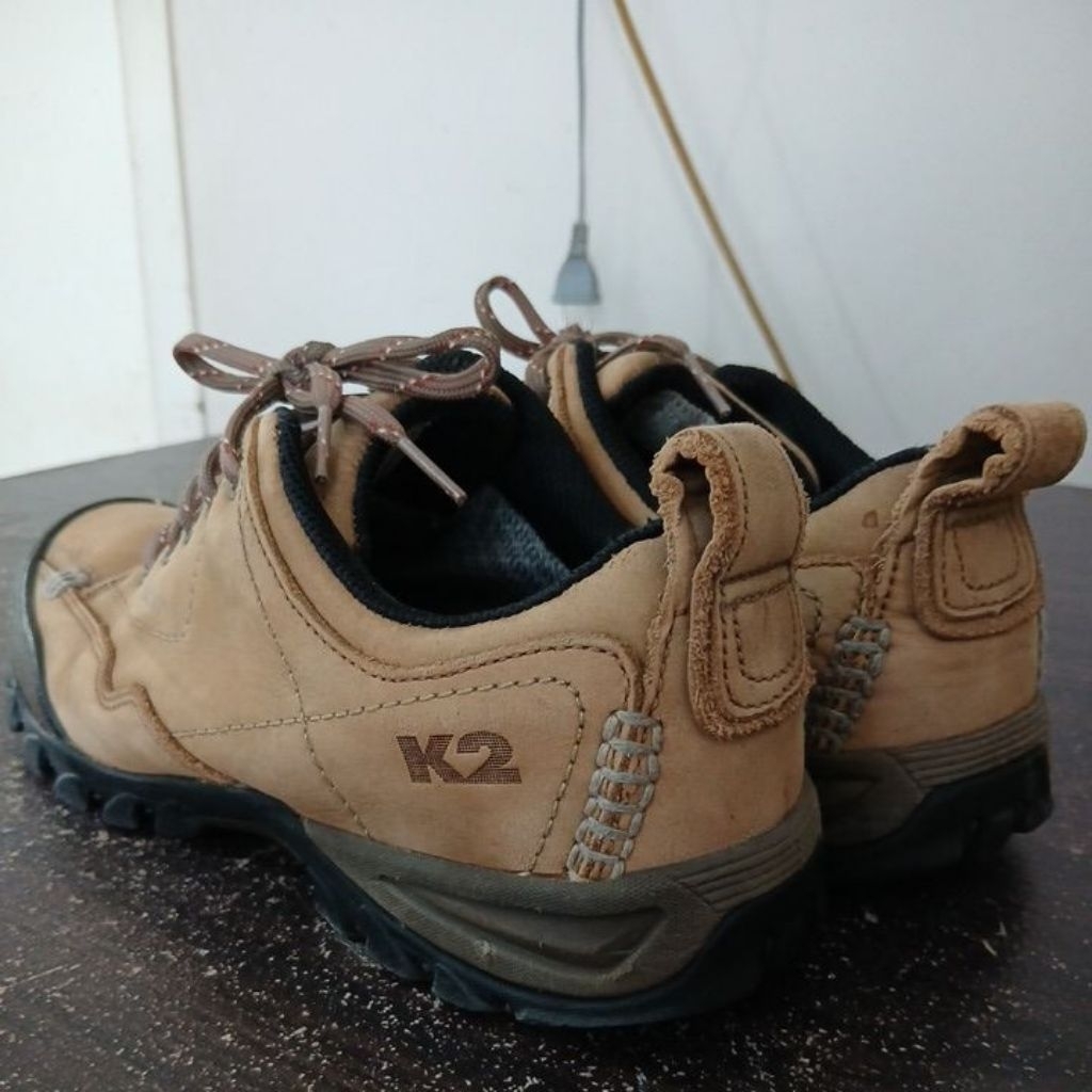 Sepatu outdoor adventure gunung kulit asli tebal lembut telapak masih gondrong K2 second Original Si