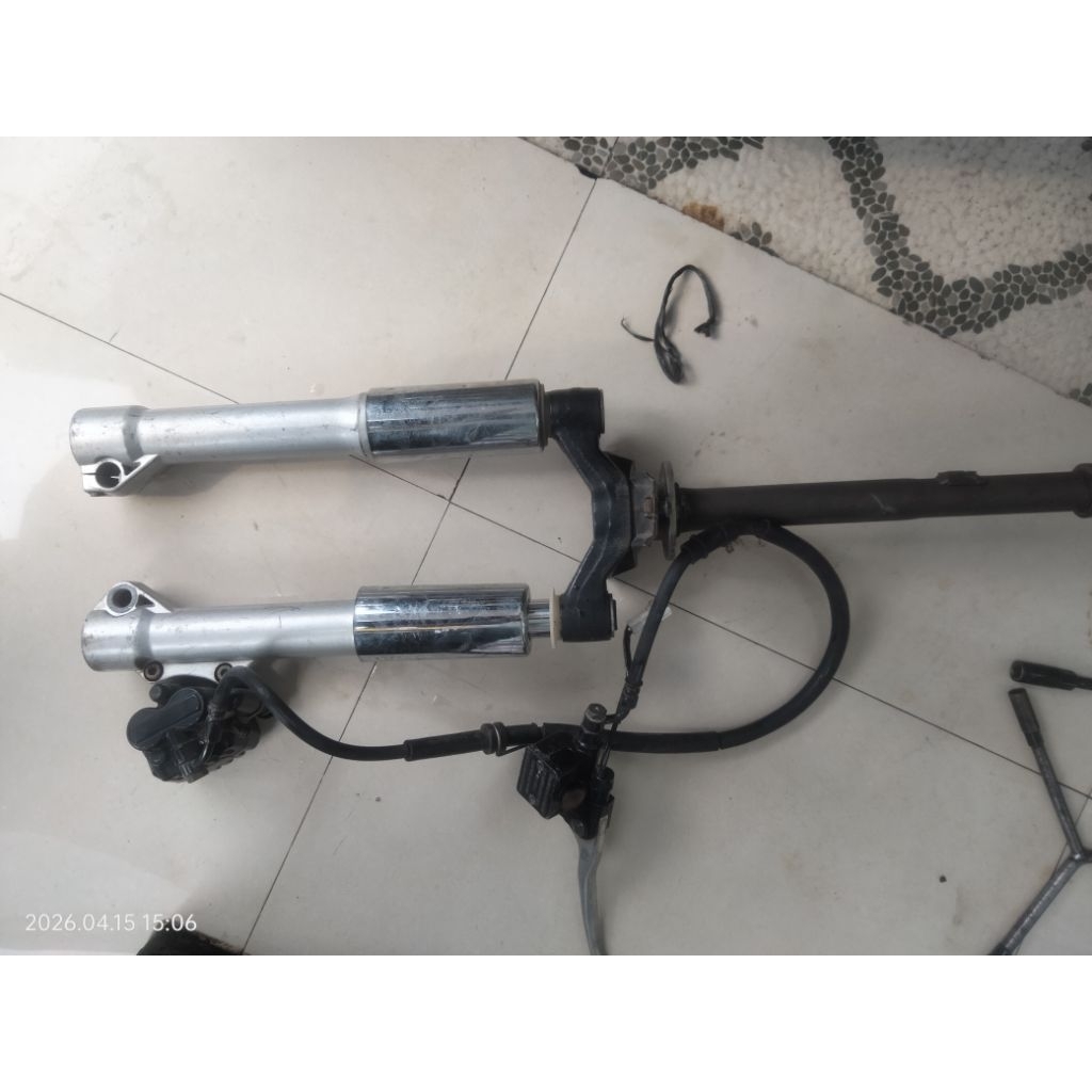 shock depan Piaggio liberty