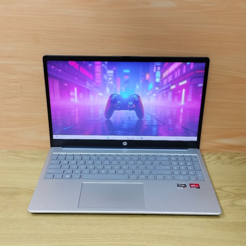 laptop hp 14 amd ryzen 5-7520U ram 8gb/ssd 256gb 15 inch fhd