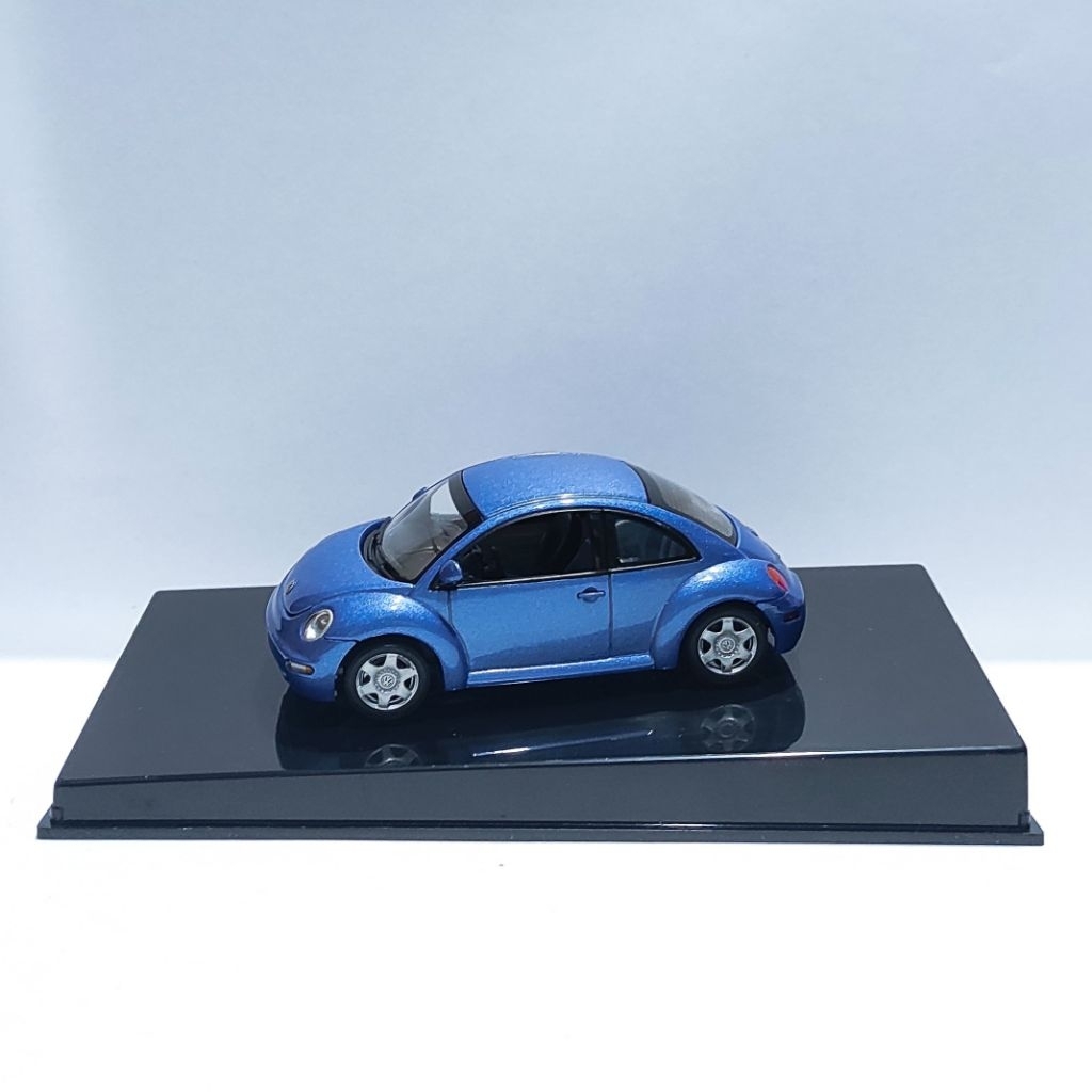 Ready Diecast Volkswagen New Beetle blue metallic 1/43 AUTOART