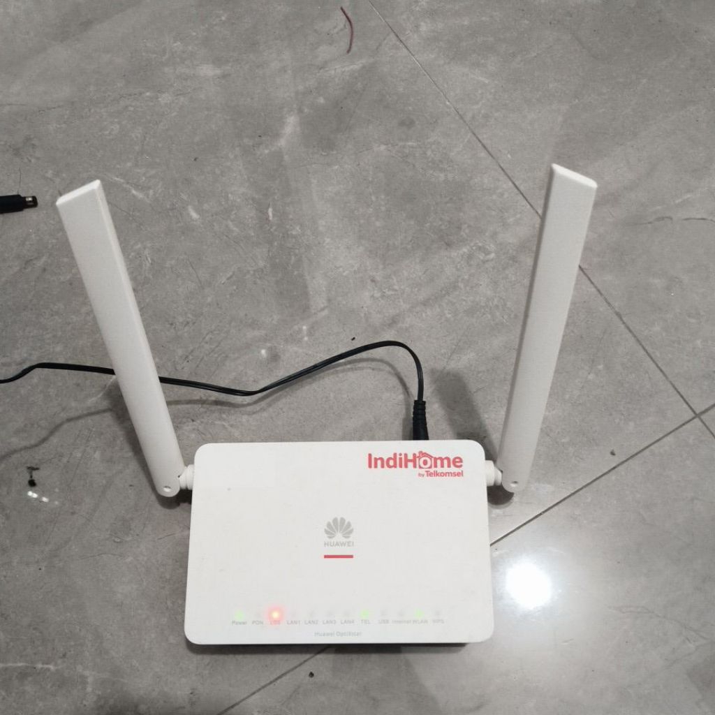 Huawei optixXstar HG8145x6-10 unit+ adaptor