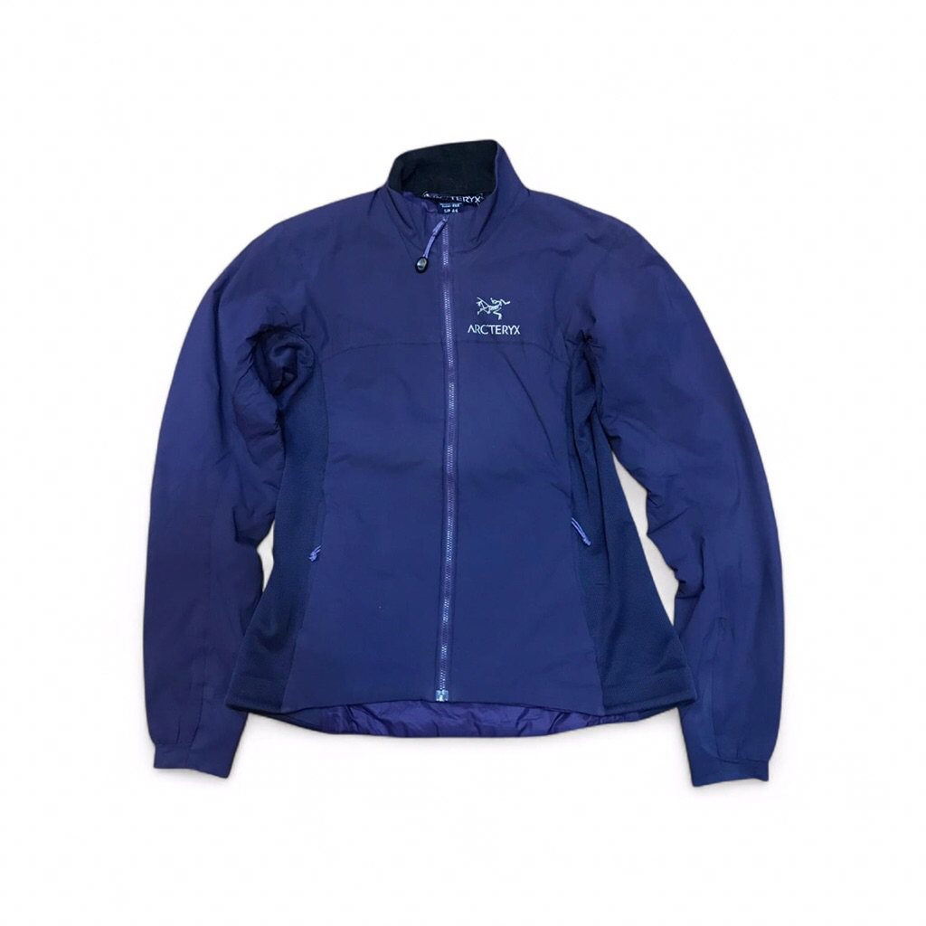 Arcteryx Gorpcore Outdoor Jacket  Velvet Purple colorway  Size S  Pxl : 63 x47 cm