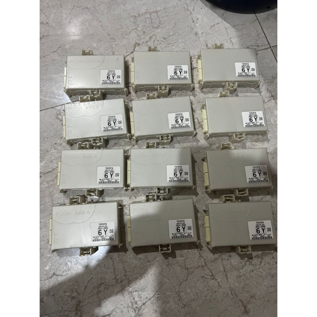 Computer body BCM Fortuner Vrz OK680 Ok680 Original