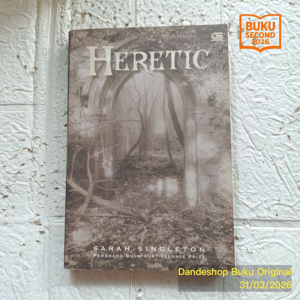 Heretic oleh Sarah Singleton - Novel Bekas Preloved