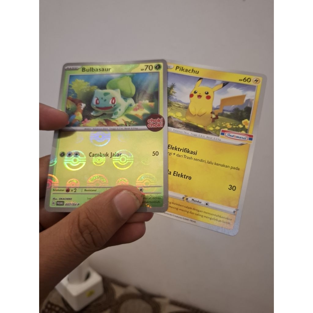Bundling Kartu pokemon promo pikachu indomaret dan bulbasaur choki choki holo