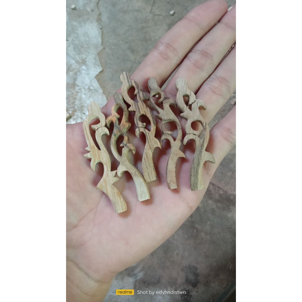 TANGKRINGAN UKIR BURUNG KECIL KAYU JATI – Aksesoris Sangkar Sogon