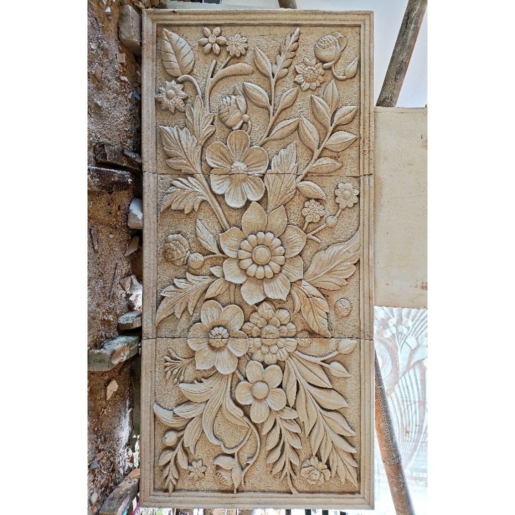 relief batu alam motif bunga