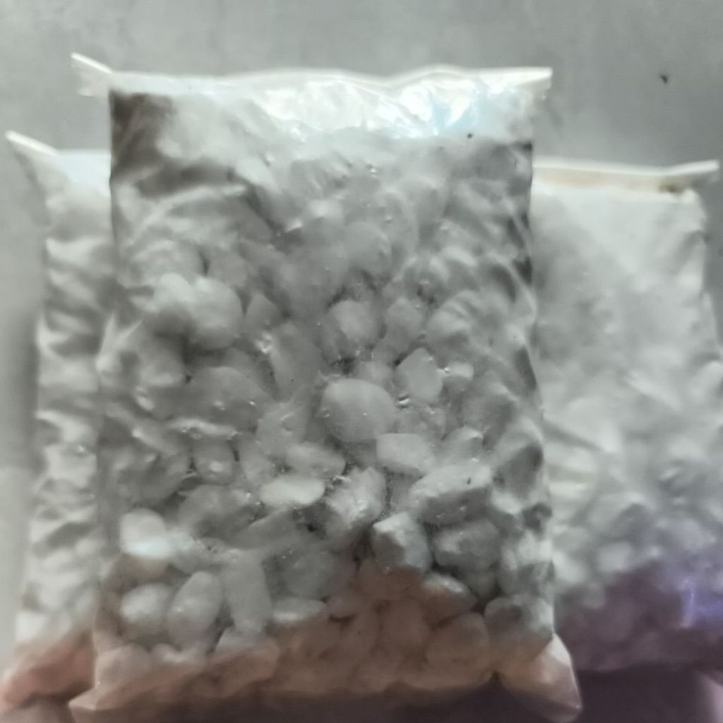 BATU HIAS AKUARIUM WARNA PUTIH