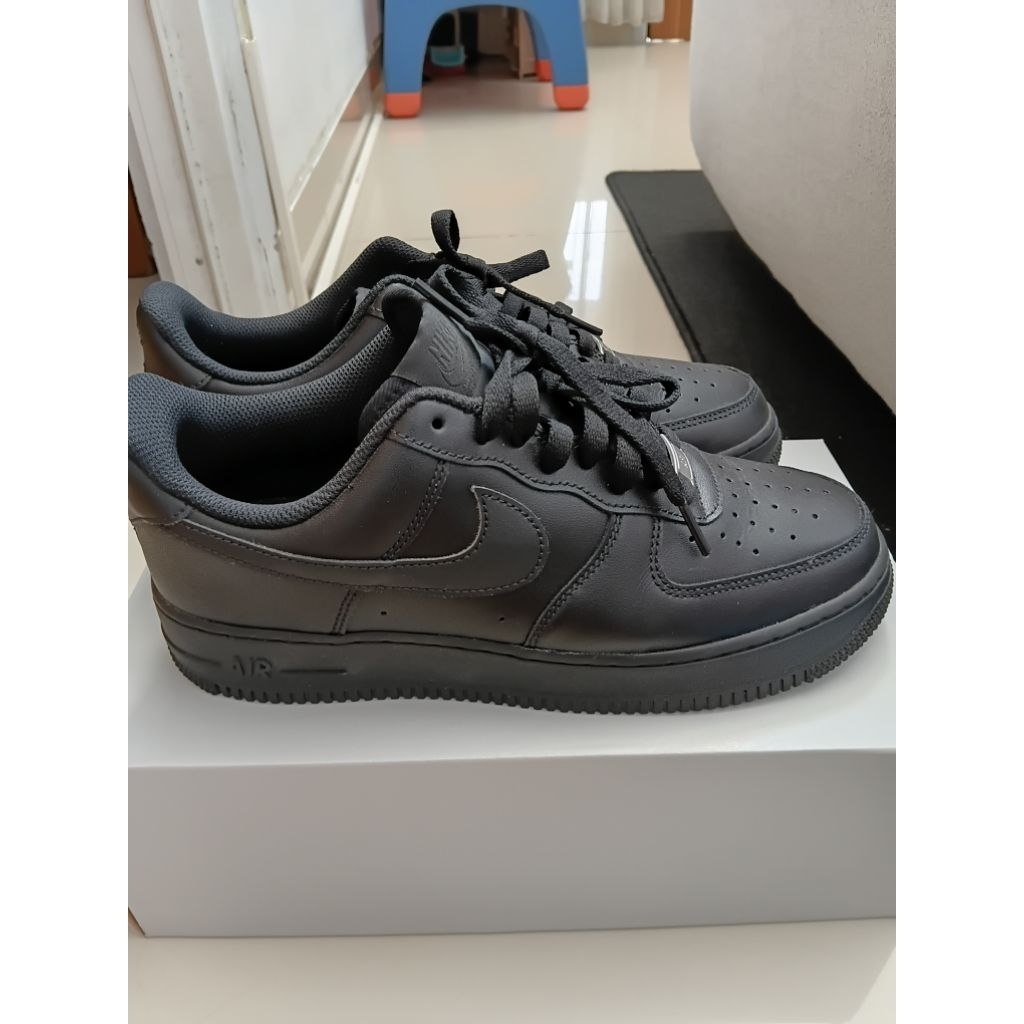 Sepatu Sneakers Nike Air Force 1 ORIGINAL - HITAM