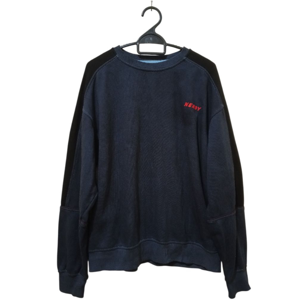 Crewneck Sweater Nerdy Original | Second Preloved Crewneck Sweater Pria Wanita