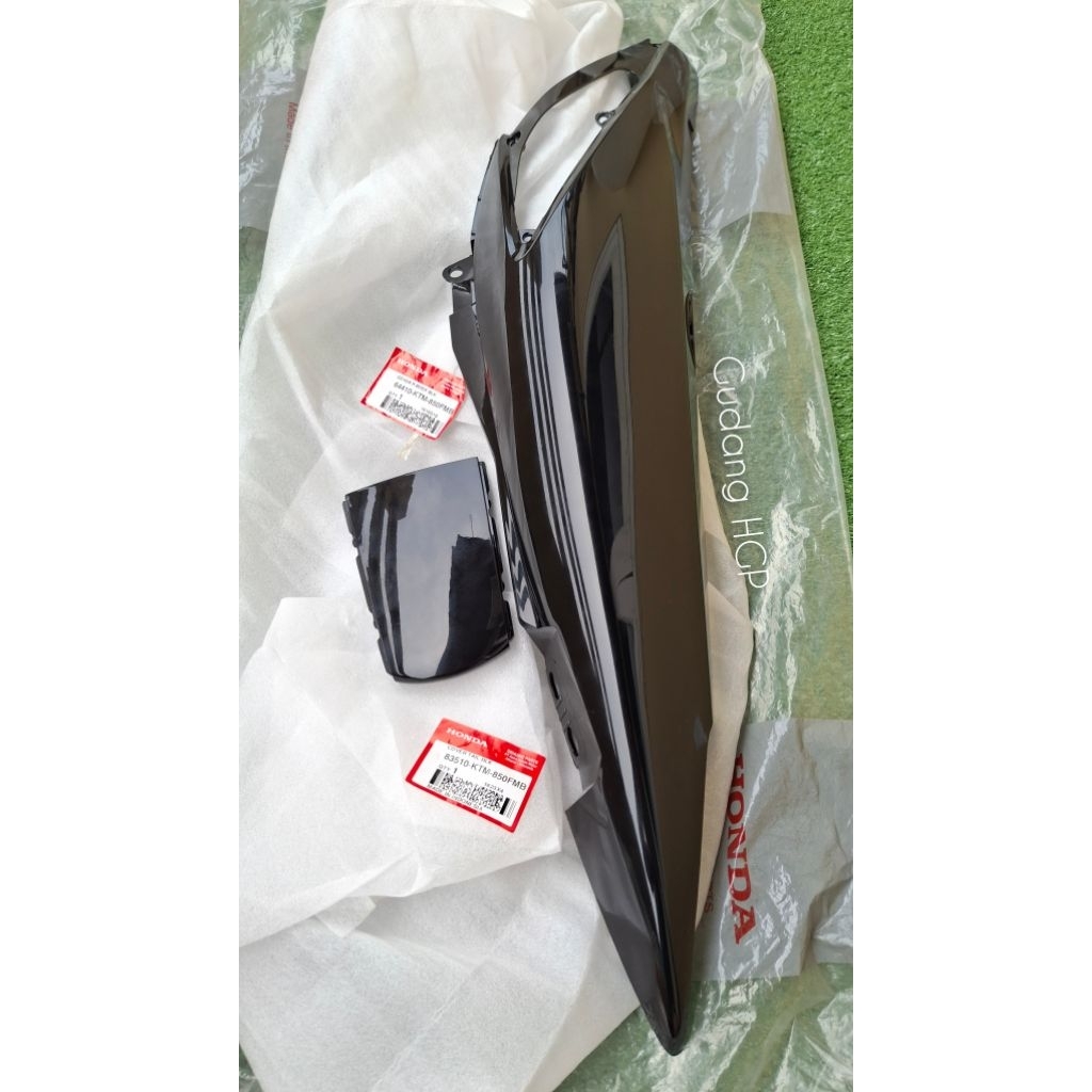Cover R Body & Cover Tail Black Cover Body Kanan & Cover Sambungan Body.Belakang Hitam Supra X 125 O