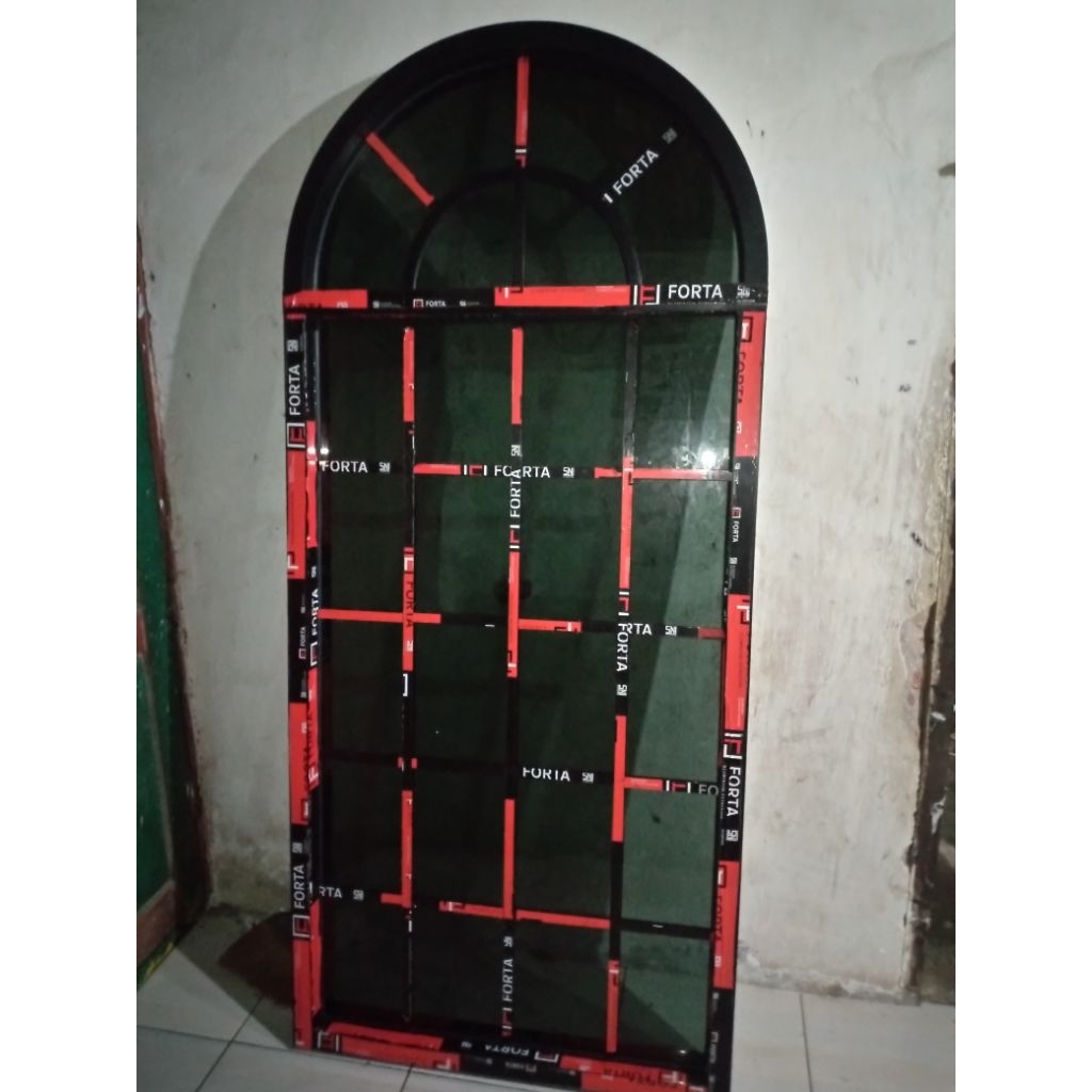 JENDELA LENGKUNG ALUMINIUM