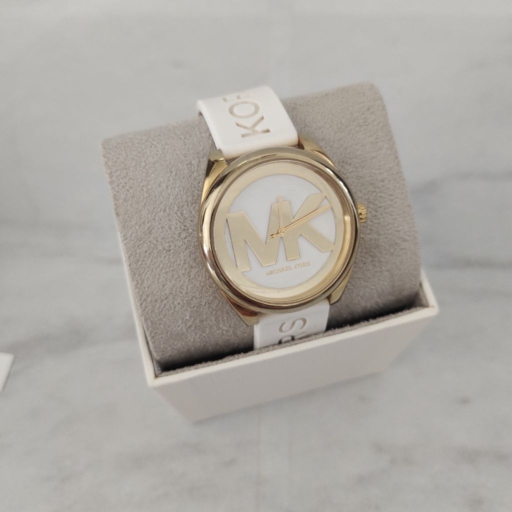 Preloved MK 7141 jam tangan strap rubber putih