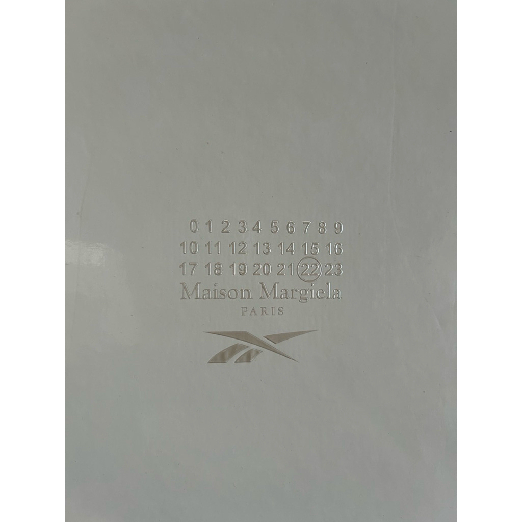 Sepatu Reebok x Maison Margiela Project 0 Club C, Beige