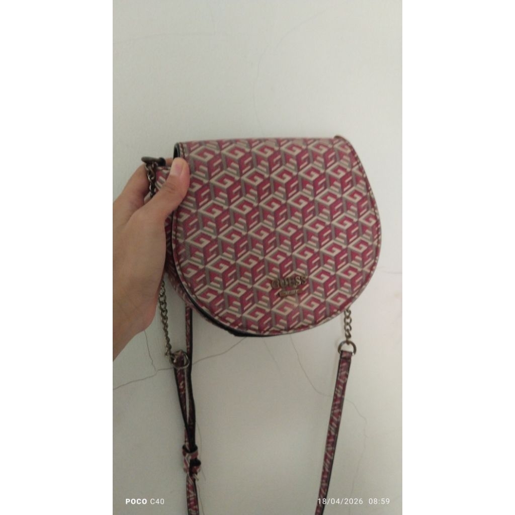 gu3ss Sling bag preloved preluv second