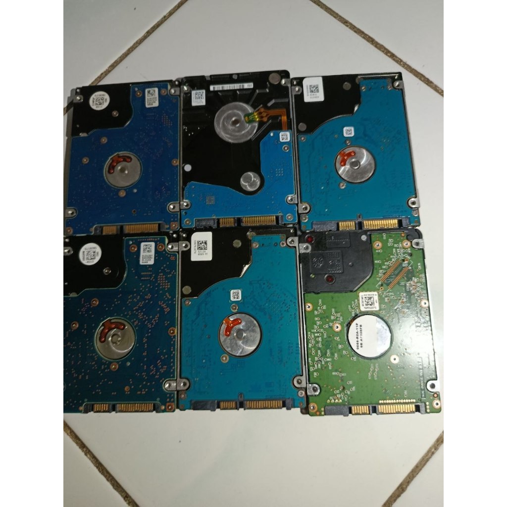 Hardisk PC HDD Komputer 2.5 dan 3.5 Inch Kondisi Rusak (Baca Deskripsi) untuk barangnya
