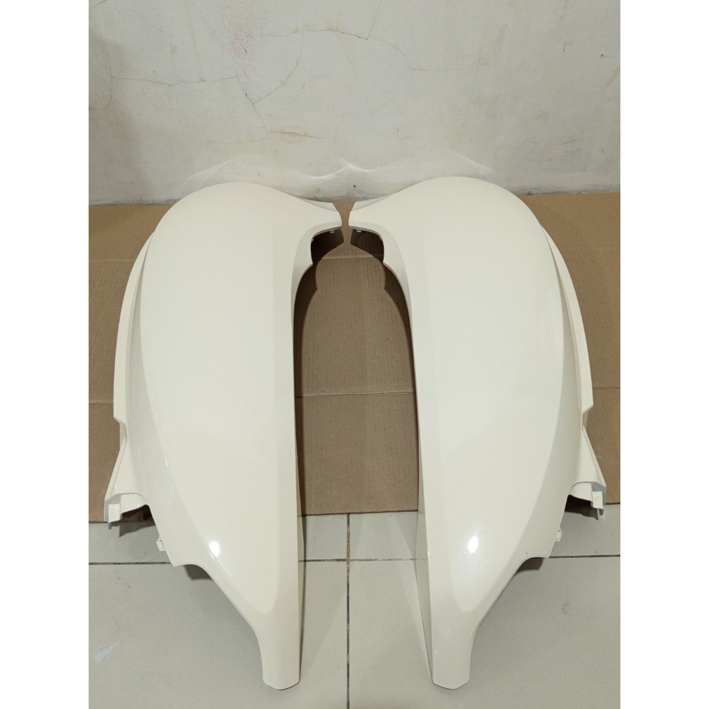 Cover Body Belakang Honda Scoopy Prestige 2020-2023 Bodi Samping Scoopy Prestige K2F KREM Tenshi
