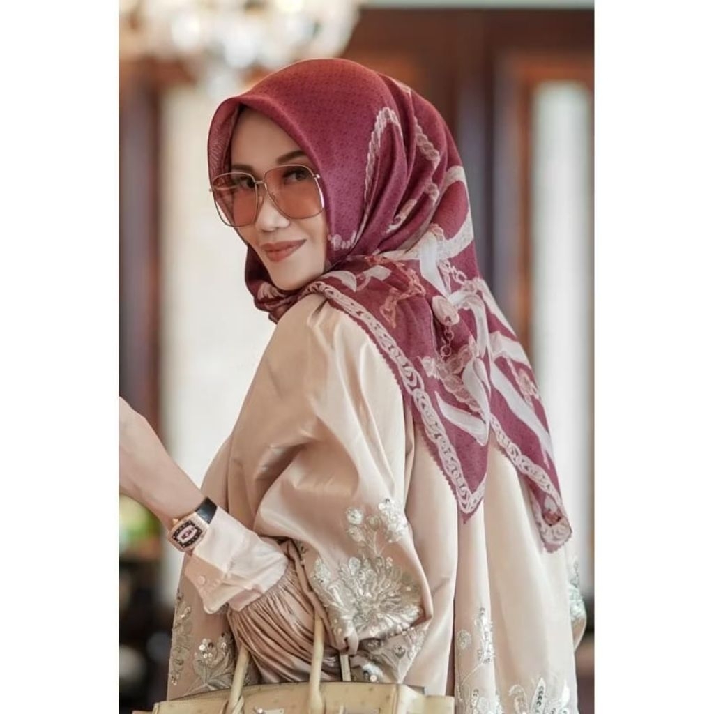 New as is Buttonscarves Chain 1 Ruby