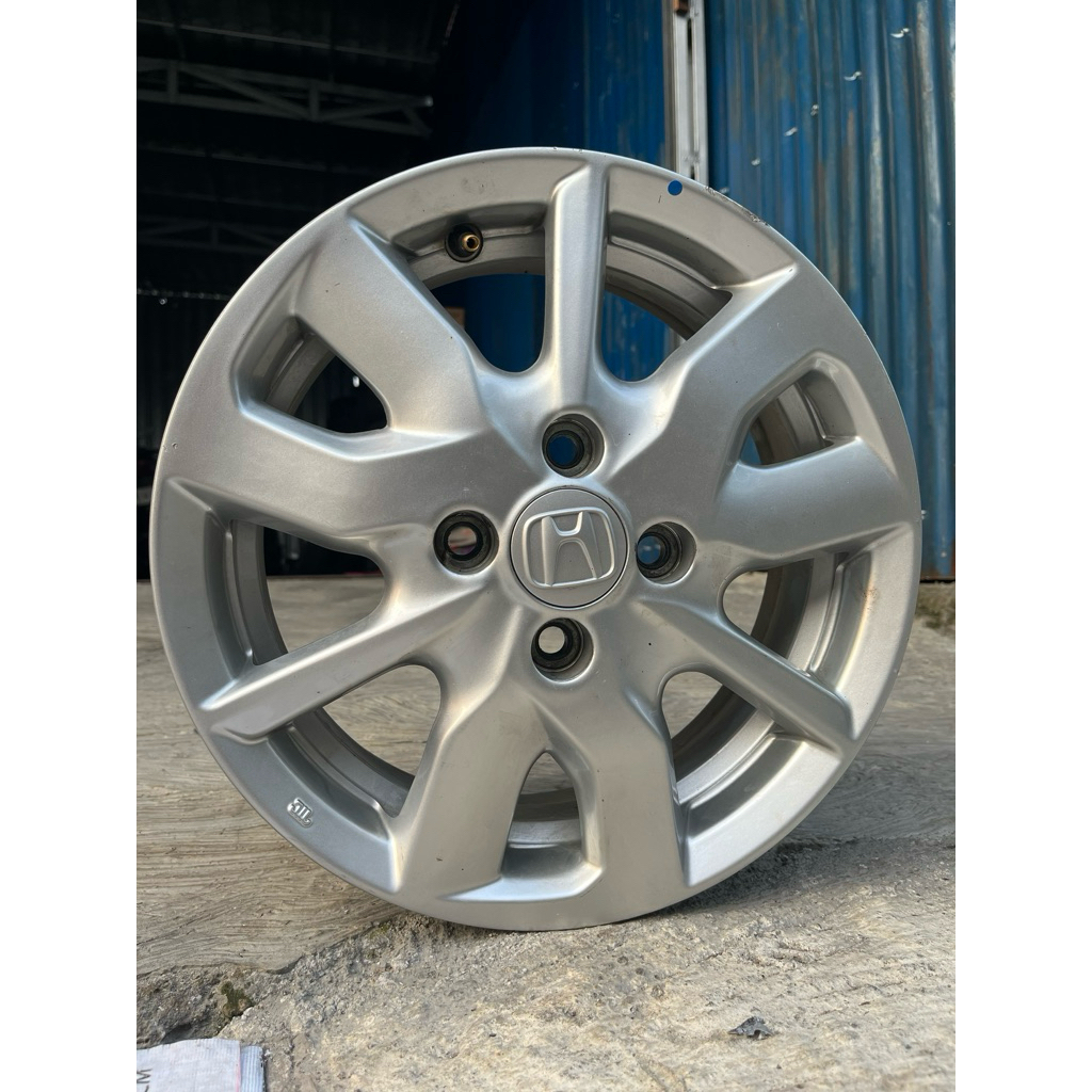 velg serep brio satya R14 PCD4/10 2018-2023 kondisi bekas masih bagus