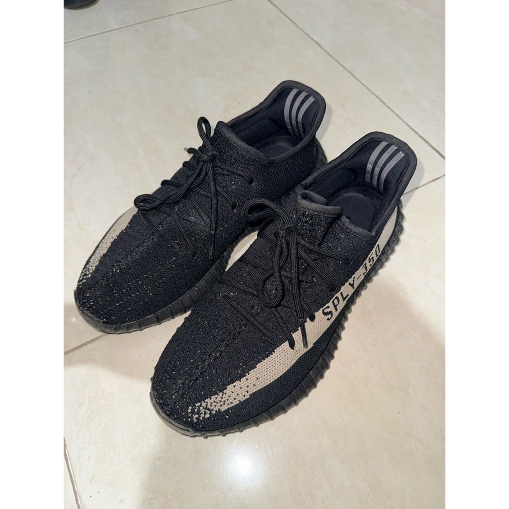 adida yeezy boost.
