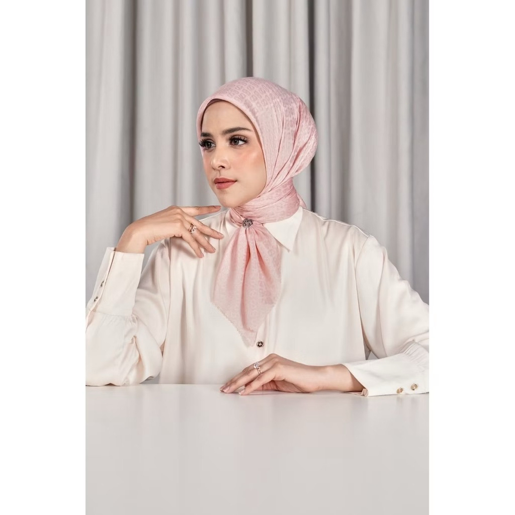 [preloved] Buttonscarves tapis emboss in lotus