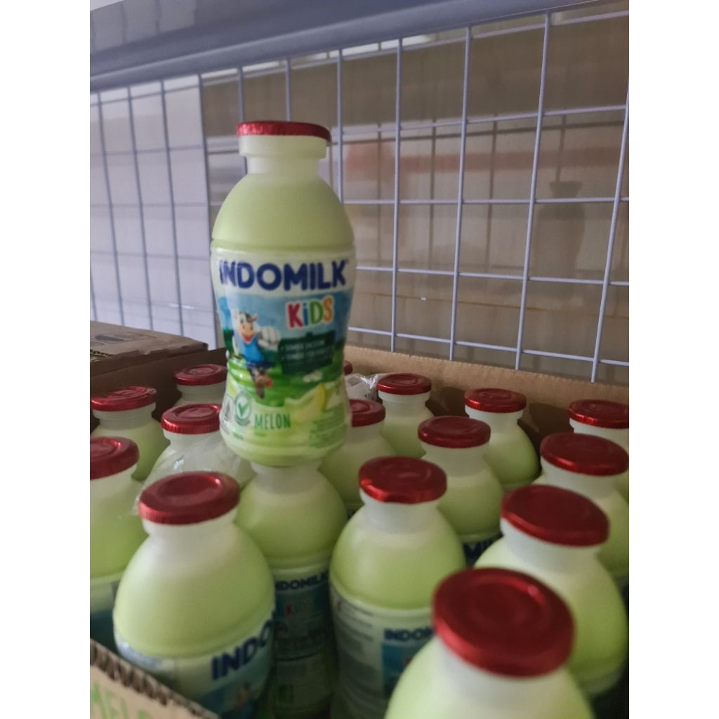 1 Dus Indomilk Susu Cair Botol 190ml - Tinggi Kalsium, Fosfor, dan Vitamin D