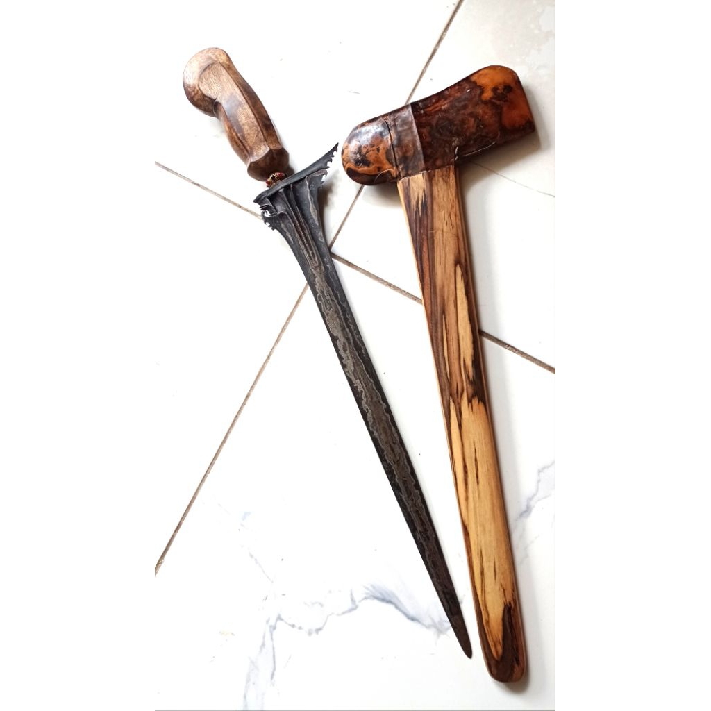 keris Bali kuno pamor kulit semangka panjang bilah 45 cm