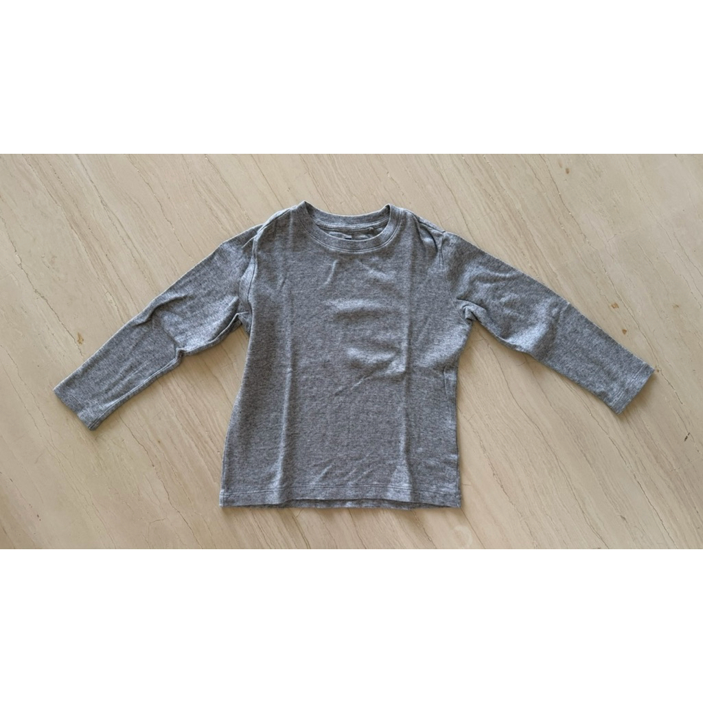 preloved for Kids kaos lengan panjang uniqlo for unisex size  years size 120 sz & details sesuai fot