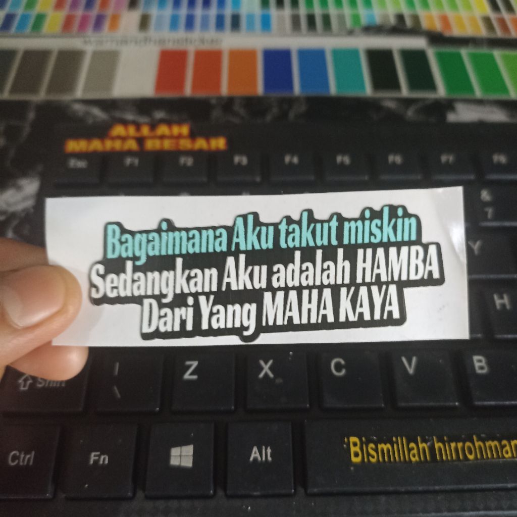 [ BAGAIMANA AKU TAKUT MISKIN ] STICKER UV PRINTCUT MOTOR HELM LAPTOP HP SEPEDA MATIC