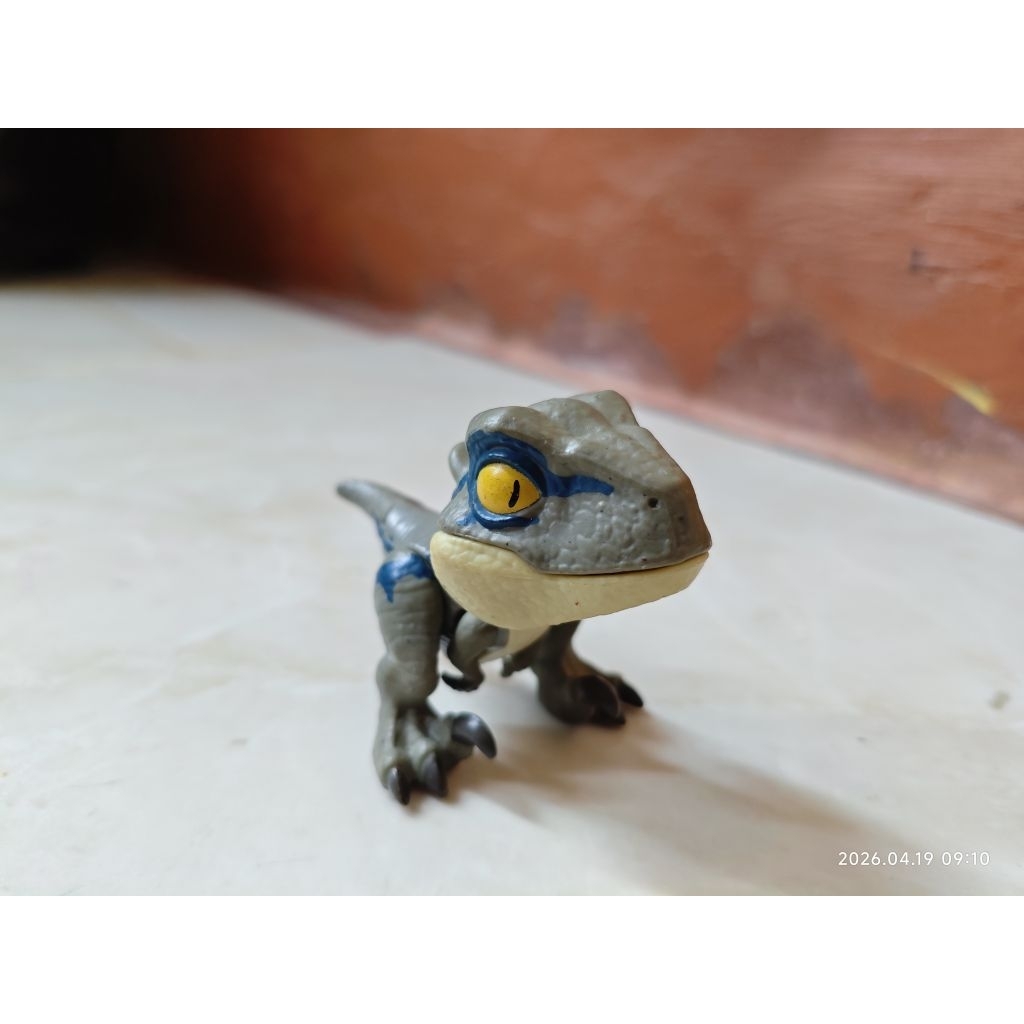 snap squad wave 1 veliciraptor blue
