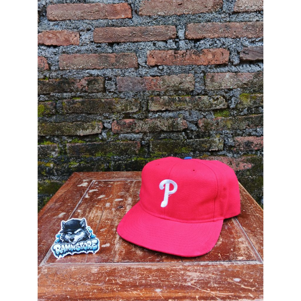 topi vintage philadelphia phillies by competitor