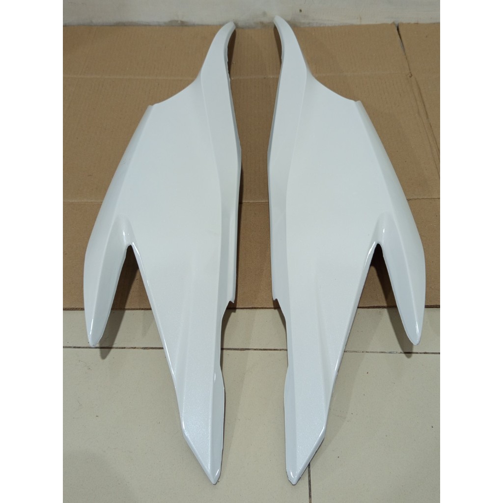 Cover Body Belakang Honda Vario Techno 125 Bodi Samping Vario Techno 125 KZR PUTIH Tenshi