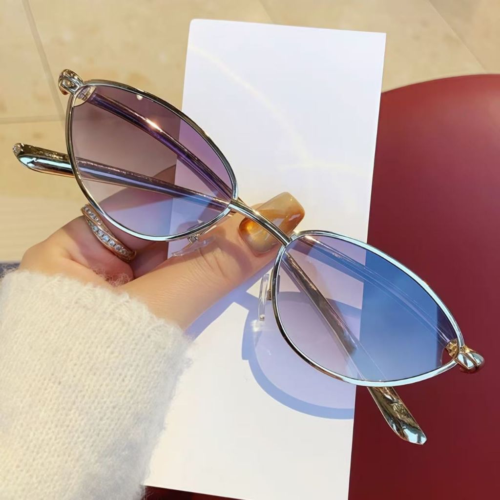 Kacamata hitam model cat eye terbaru dengan gagang tali dan lensa berongga, tren kasual tingkat ting