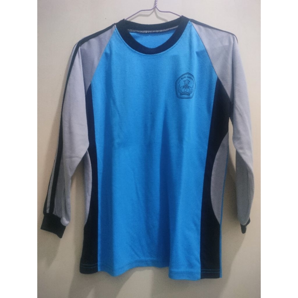 Setelan olahraga sekolah preloved