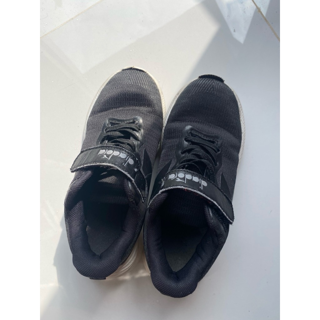 sepatu anak diadora