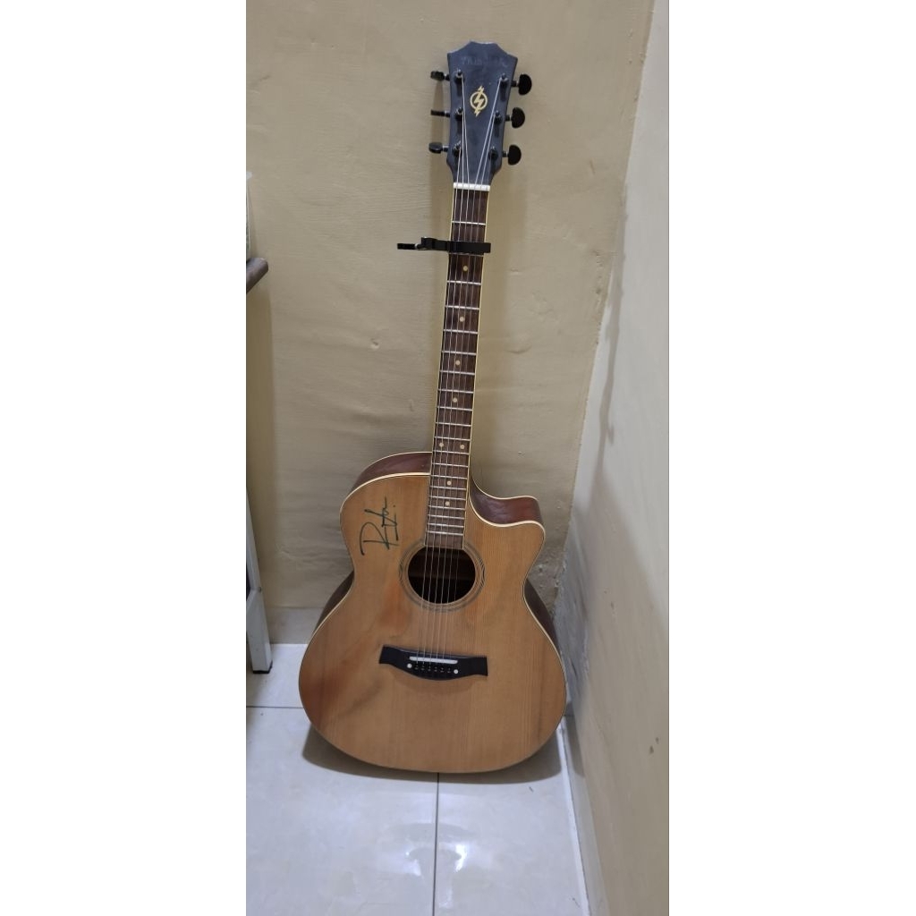 gitar akustik costum yamaha
