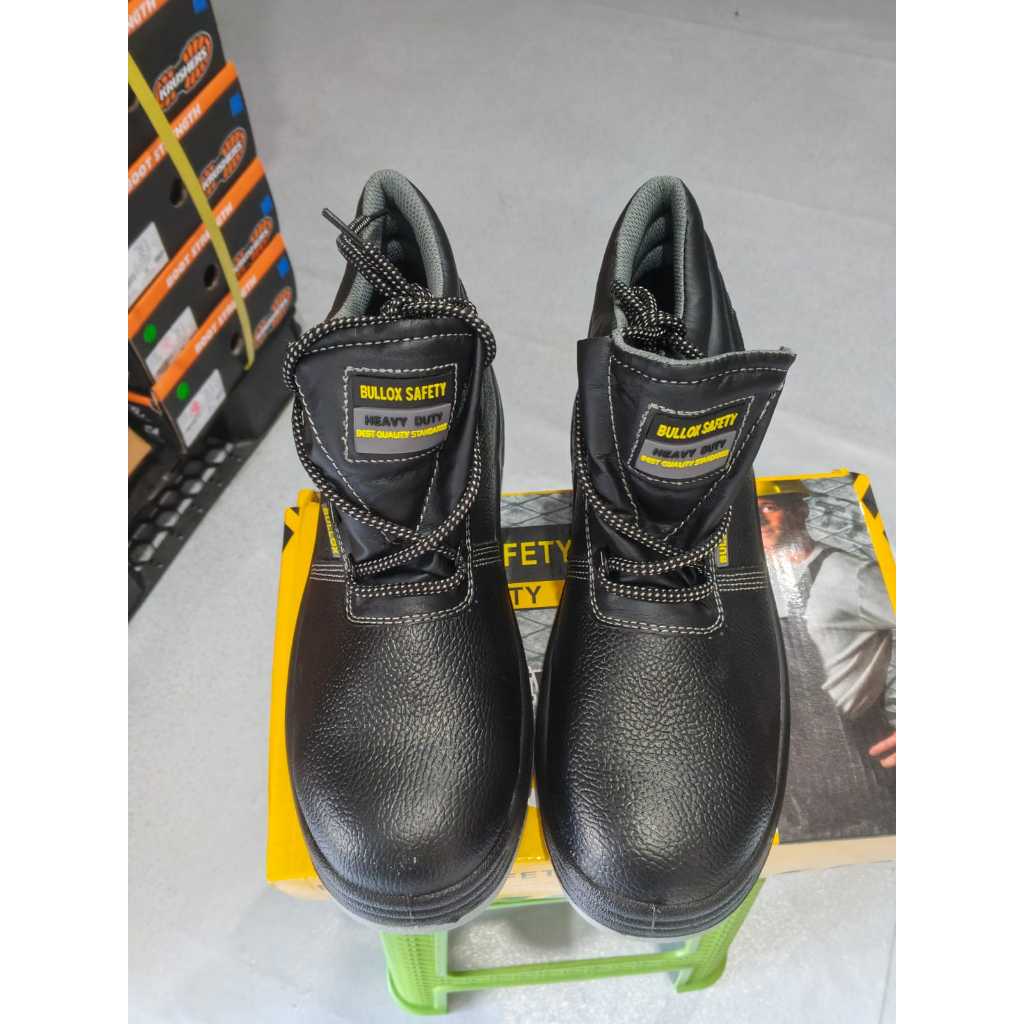 Sepatu Safety Middle Cut Anti Slip Bullox