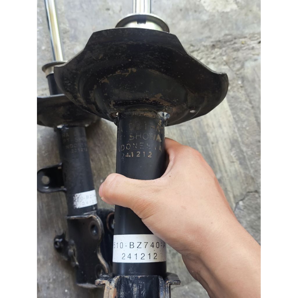 shock depan xenia avanza