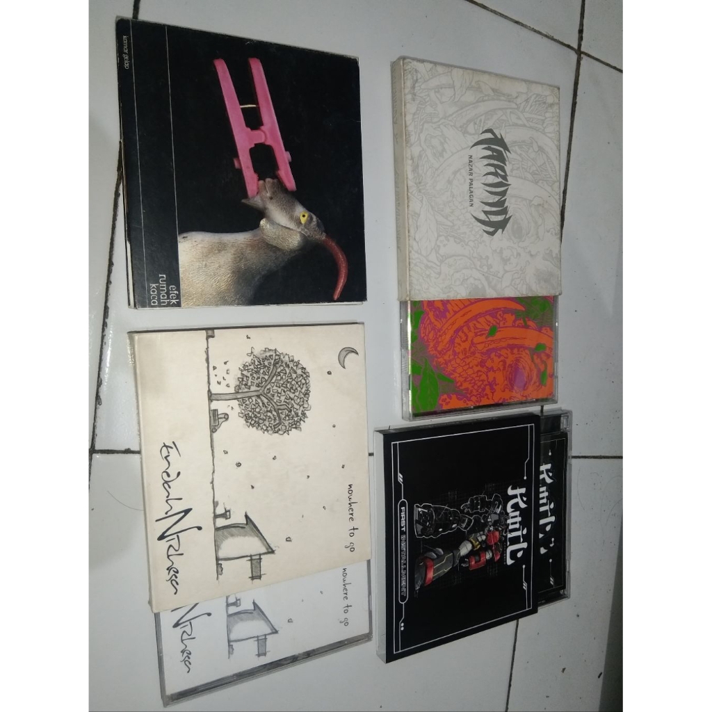 9 CD  dan 2 DVD ( KOIL, EFEK RUMAH KACA, QUEEN, DREAM THEATER, JROCKS, NAZAR PALAGAN, ENDAH N RHESA,