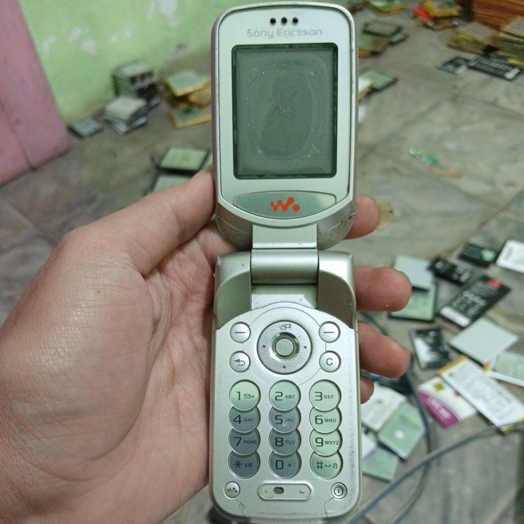 SONY ERICSSON W300i JUAL GEMBLING