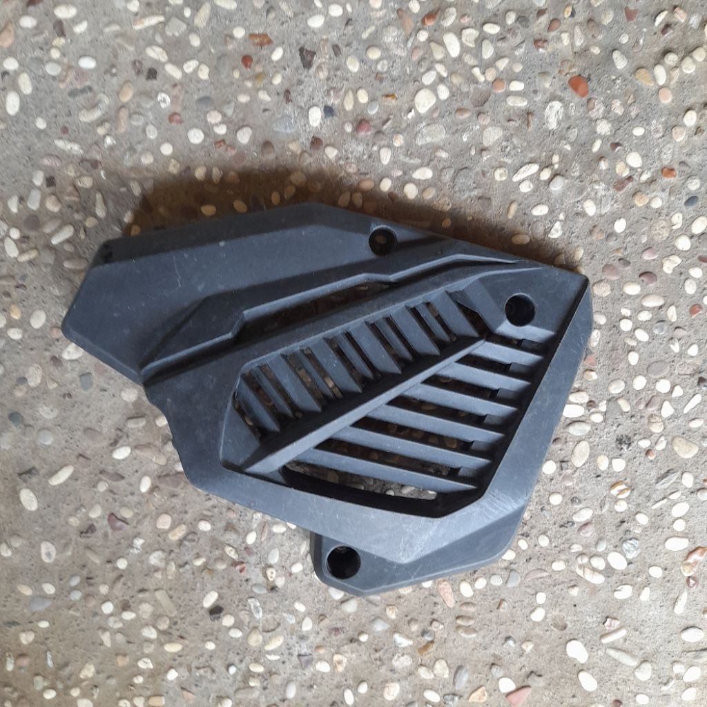 COVER TUTUP PELINDUNG RADIATOR HONDA VARIO 125 150 LED 2015- 2019 K59 , KONDISI BEKAS ORIGINAL COPOT