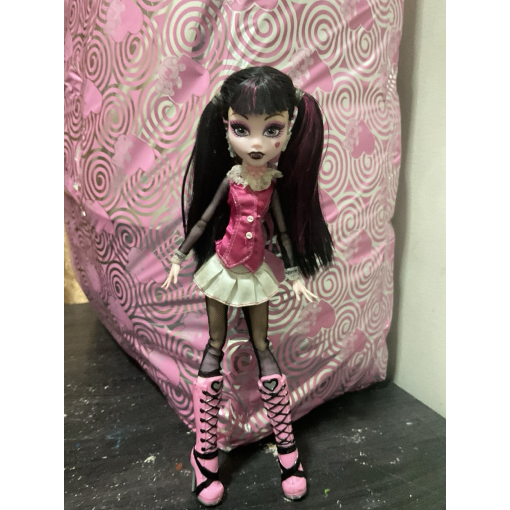 Monster high draculaura basic core