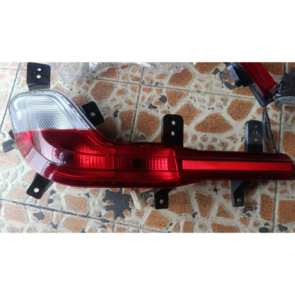 Lampu bemper belakang Wuling Almaz