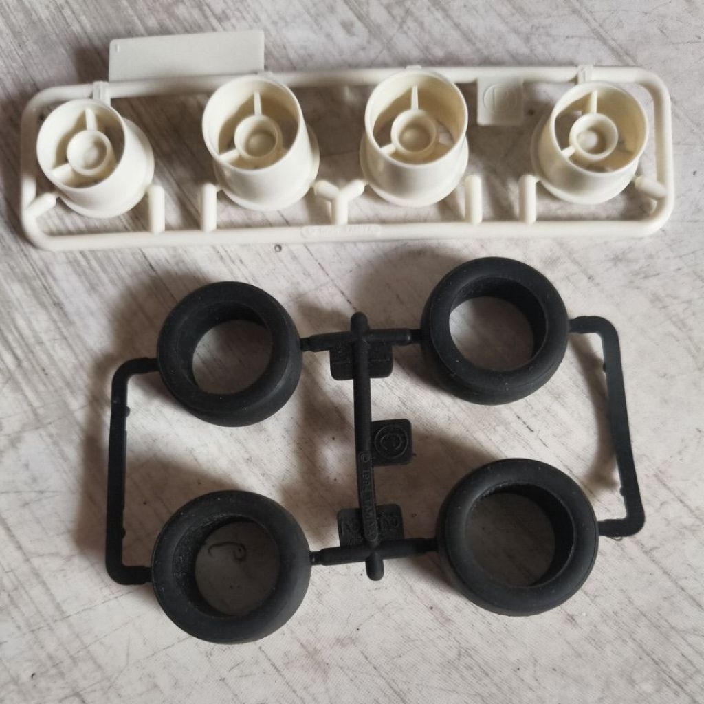 tamiya pelex small ban slick