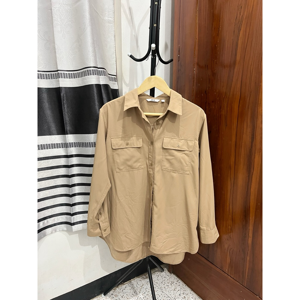 Uniqlo Preloved Kemeja Cokelat Pocket