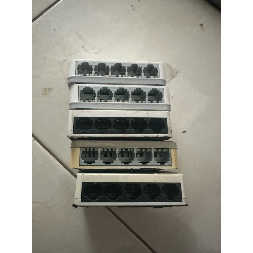 Switch Hub isi 5 port normal bekas