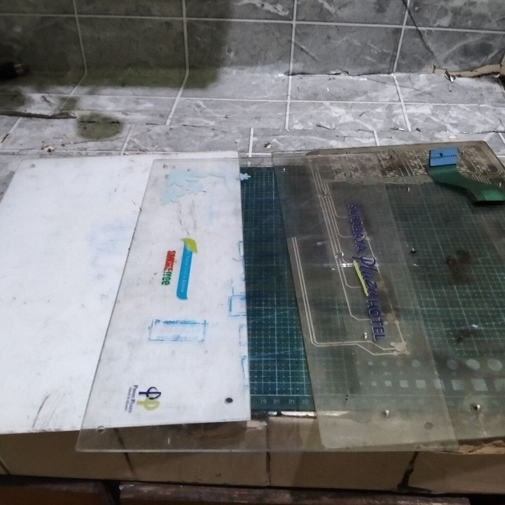 Jual Akrilik Bekas Campur Tebal 3mm Borongan Murah