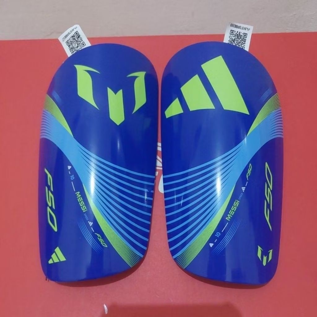 Deker Sepak Bola / Futsal Original Size M Baru